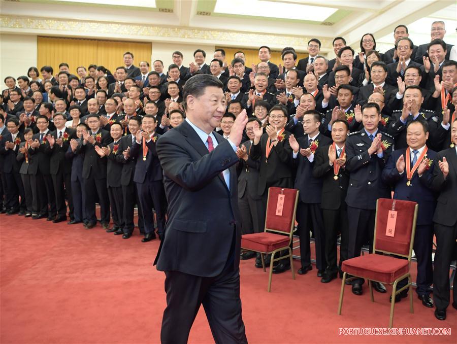 Xi Jinping se encontra com funcionários públicos exemplares