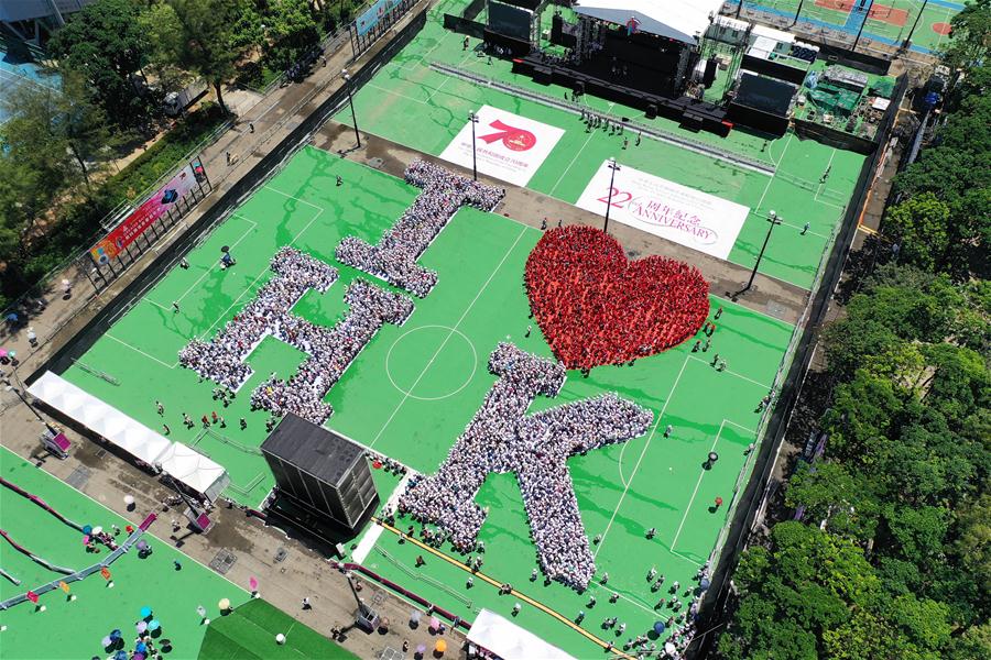 Cinco mil pessoas realizam formação "Eu amo HK" para comemorar 22º aniversário da Região Administrativa Especial