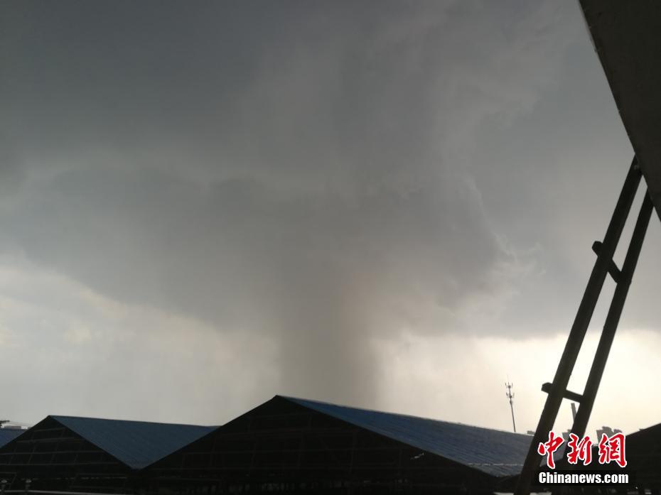 Galeria: Tornado destrói fábricas na província chinesa de Liaoning