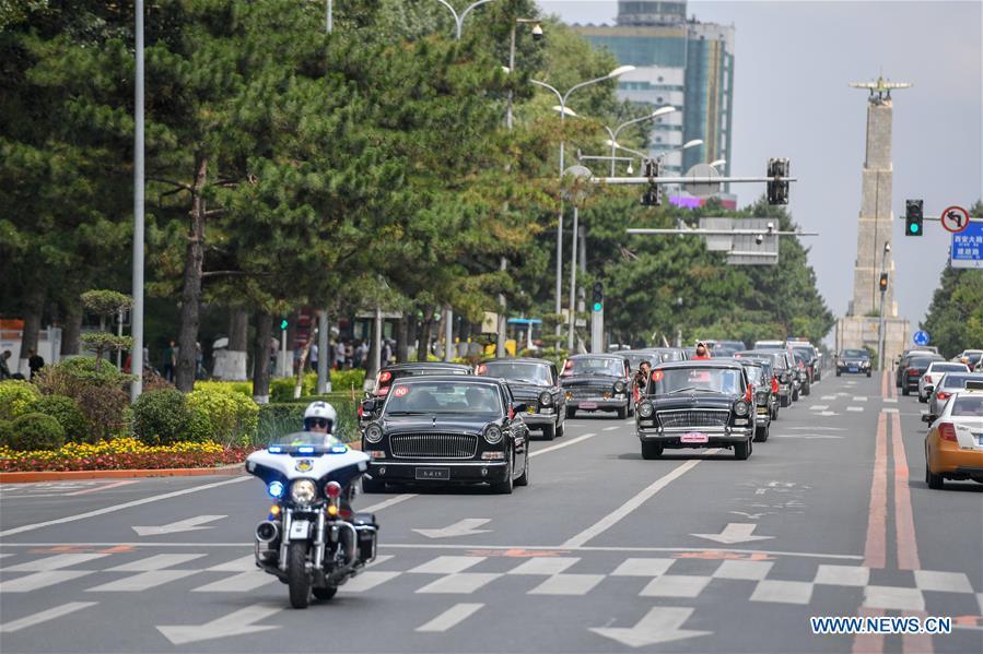 Carros icônicos da China desfilam na cidade de Changchun