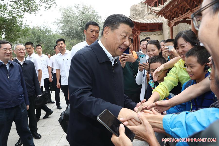 Xi visita patrimônio cultural em Gansu