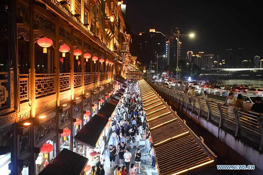 Chongqing: Economia noturna enriquece escolhas de consumo dos cidadãos e atrai visitantes